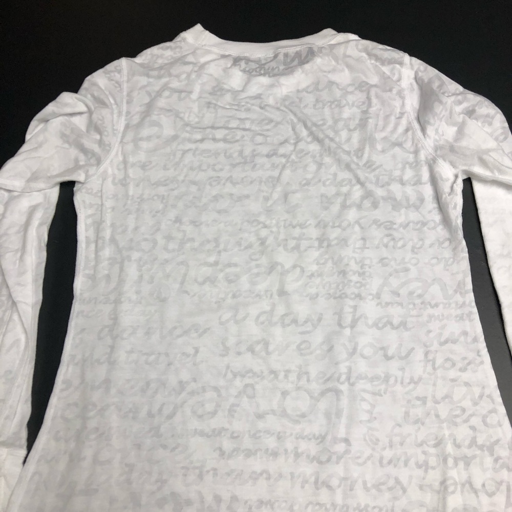 Long sleev manifesto top